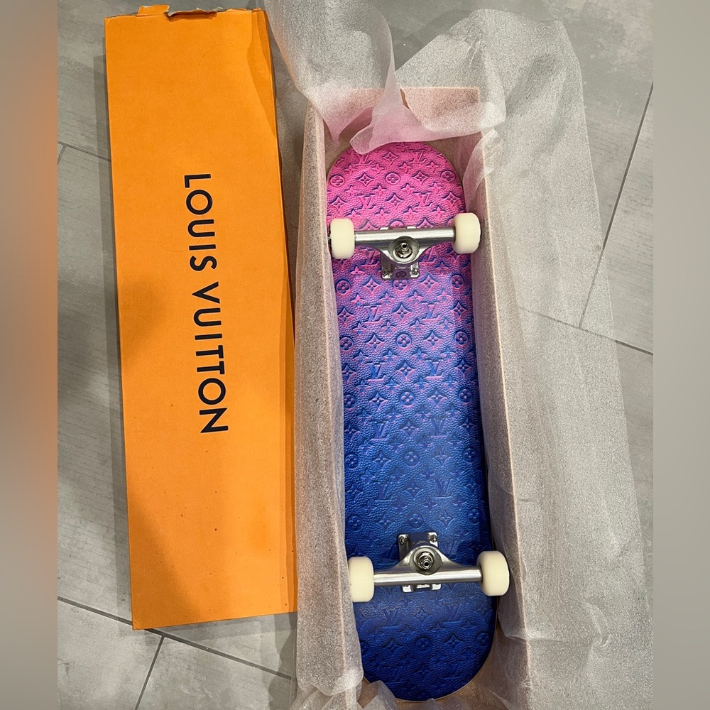 Louis Vuitton monogram skateboard - Picture 3 of 6
